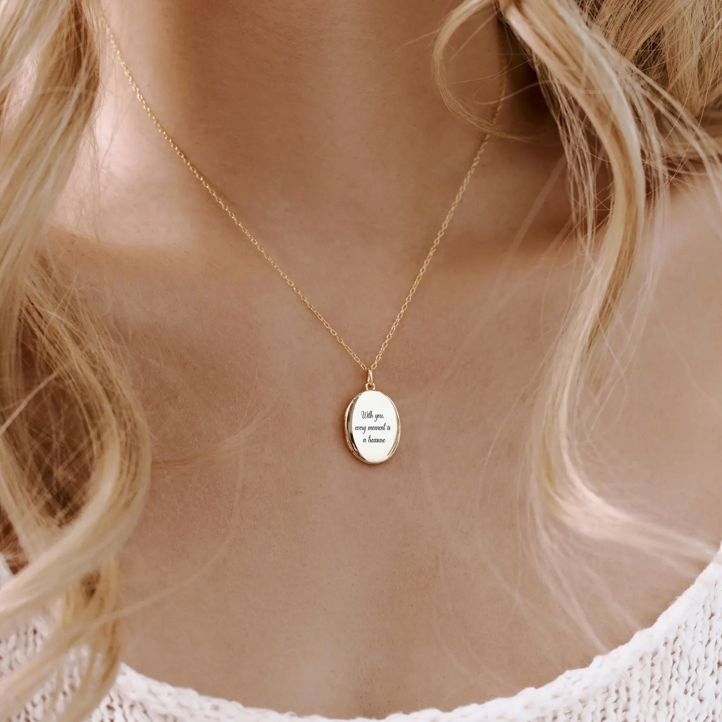 Collar ovalado personalizado con foto y grabado