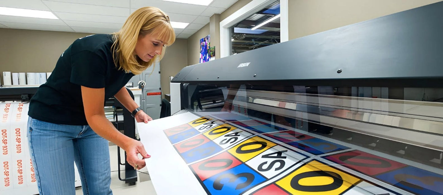 Affiche Tissage en Soie Thaï - Poster aux Couleurs Vives et Motifs Intriqués
