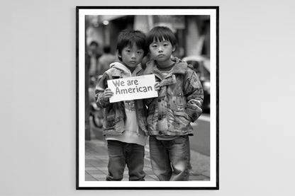 Affiche "Nous sommes Américains, Campement Japonais" – Poster Anti-Racisme