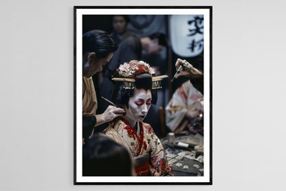 Affiche Kabuki – Art Print des Préparations en Coulisse et Transformation