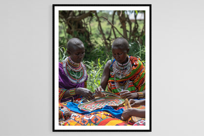 Affiche Maasai – Poster Femmes Maasai, Perles, Chukas Colorés