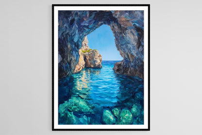 Affiche Grotte Bleue – Poster Illustrant une Côte Rugueuse et des Eaux Cristallines