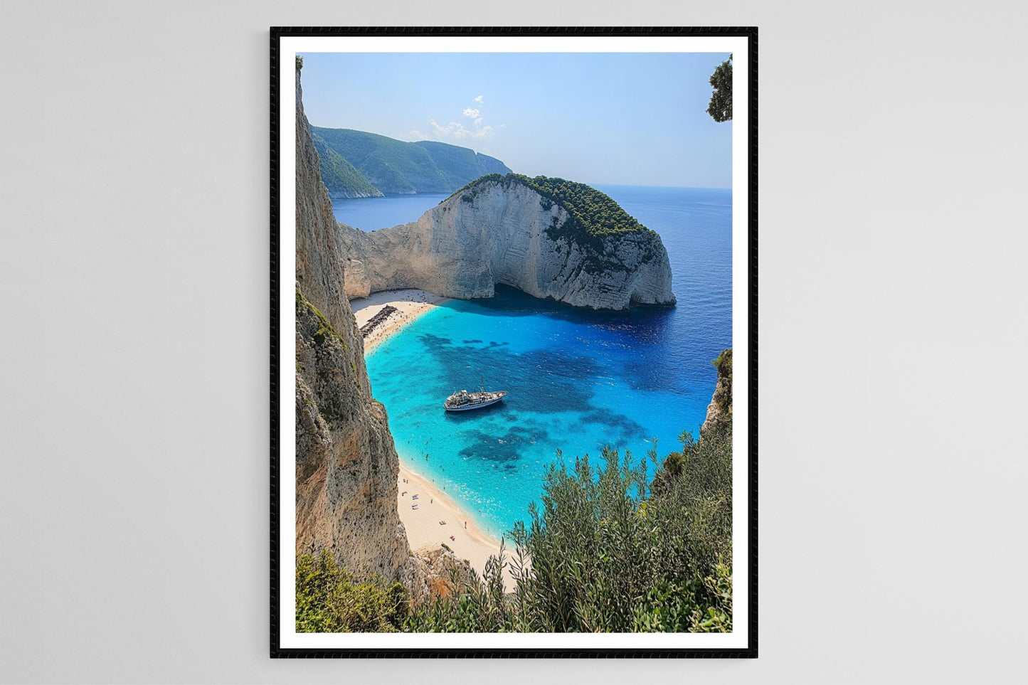 Affiche Grèce – Poster Navagio Beach, crique isolée et falaises majestueuses
