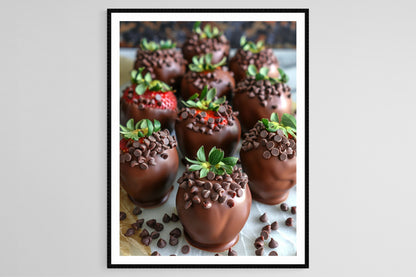 Affiche Fraise Chocolat – Art Mural Délicieux pour Décor de Dessert