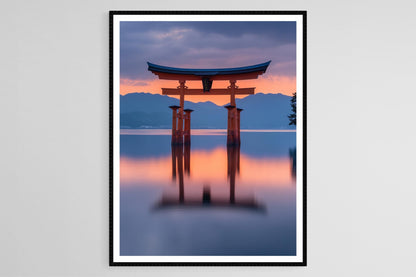 Affiche Miyajima – Poster Reflets sereins du Torii flottant au coucher de soleil
