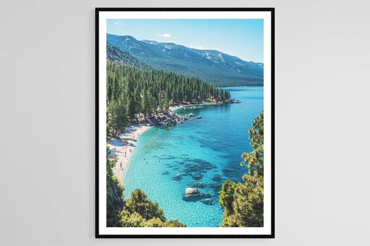 Affiche Lac Tahoe – Illustration des Eaux Cristallines et Montagnes de Pins
