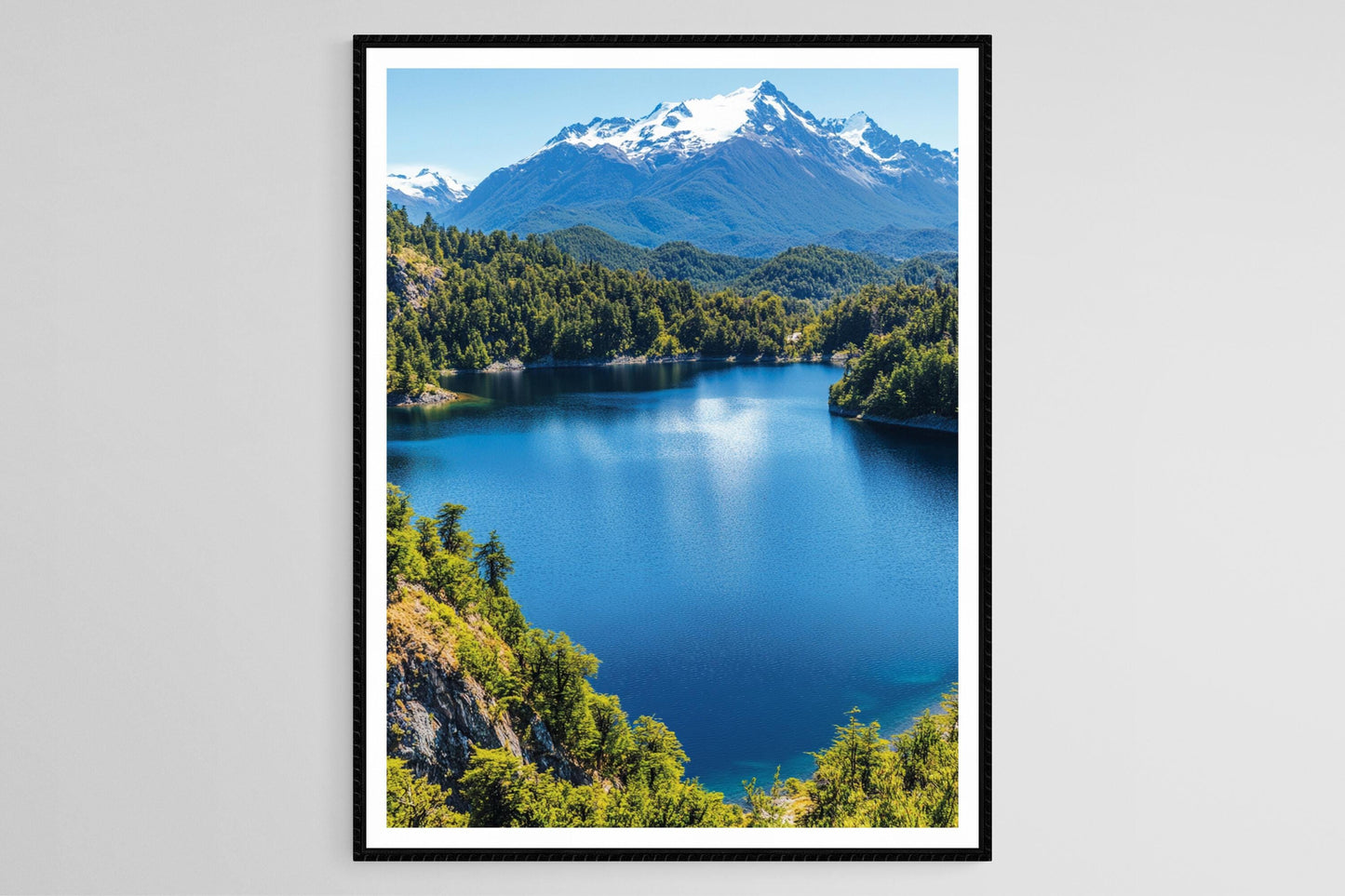 Affiche Lac Nahuel Huapi – Imprimé Art, Eaux Profondes & Sommets Neigeux