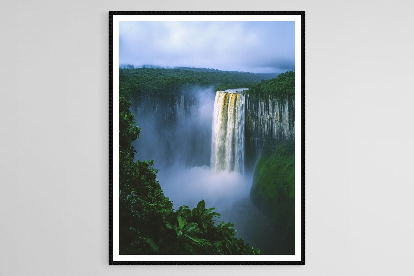 Affiche Chutes Kaieteur – Poster Cascade Puissante en Forêt Dense
