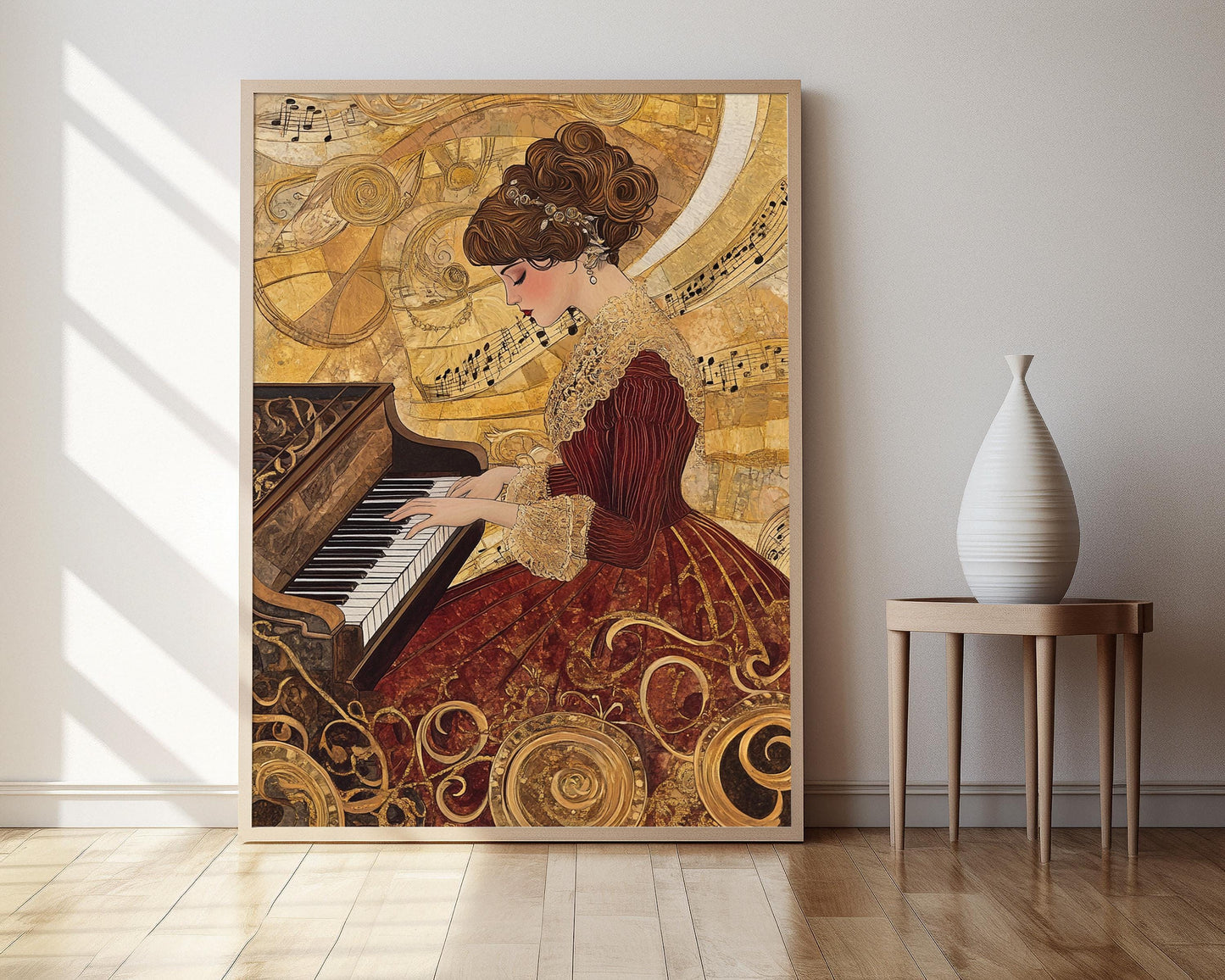 Affiche Musique Inspirée de Klimt – Femme au Piano avec Notes Dorées