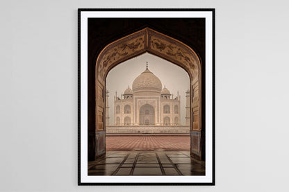 Affiche Énigmatique du Taj Mahal – Art Murale Indienne en Brume