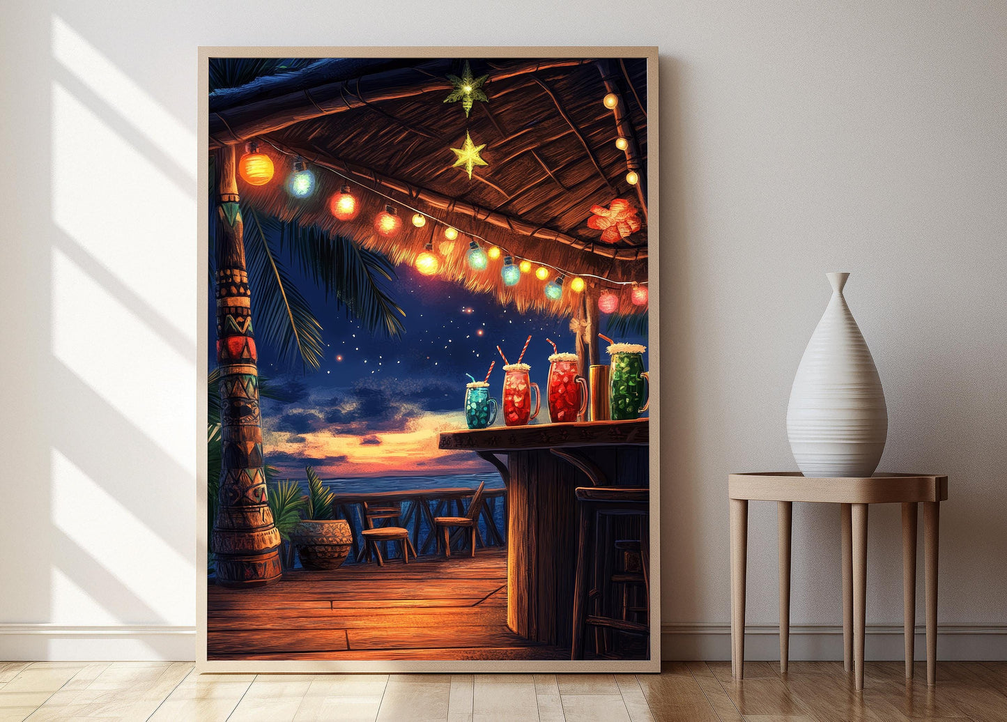 Affiche Tiki Nocturne – Art mural avec guirlandes et mugs tiki