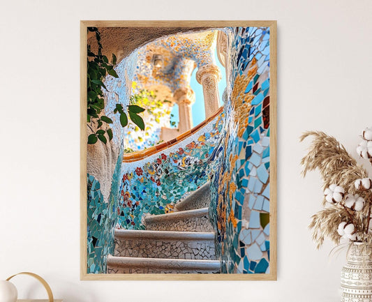 Affiche Gaudí – Poster Art Catalan, Architecture Surréaliste, Mosaïques Colorées