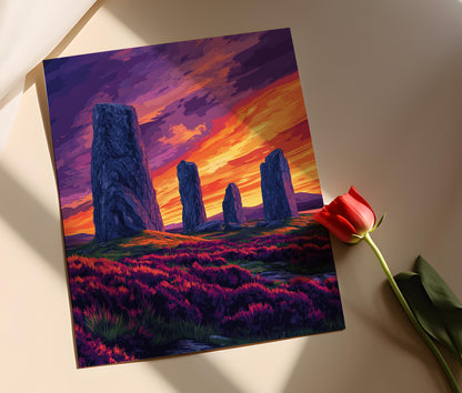 Affiche Pierre de Callanish au Crépuscule – Poster Art Écossais Élégant
