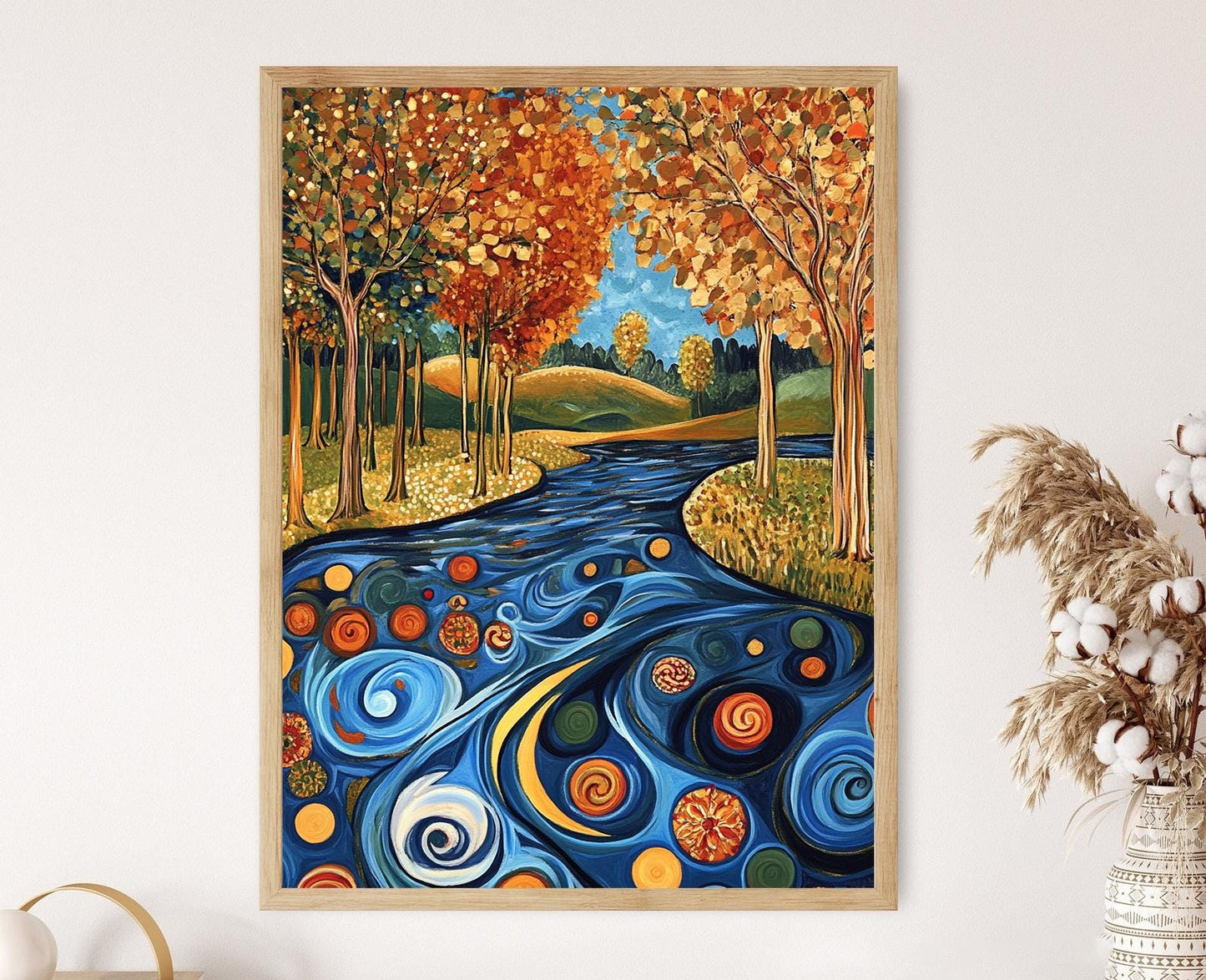 Affiche Paysage Fluvial Inspiré de Klimt – Poster Arbres Dorés et Eaux Tourbillonnantes