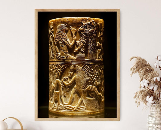 Affiche Sceau Cylindrique Mésopotamien – Art Royal et Symboles Religieux