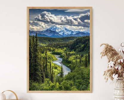 Affiche Mont Denali – Impression Art avec Nuages Dramatiques et Sommet enneigé