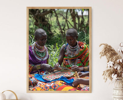 Affiche Maasai – Poster Femmes Maasai, Perles, Chukas Colorés