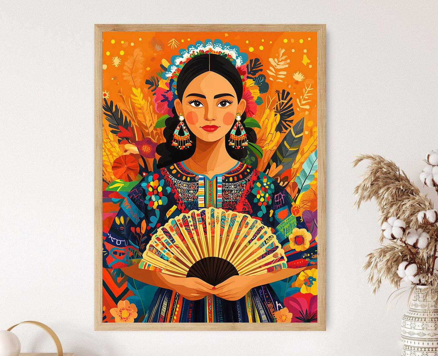 Affiche Femme Guatémaltèque – Poster Art Textile Autochtone avec Éventail Maya