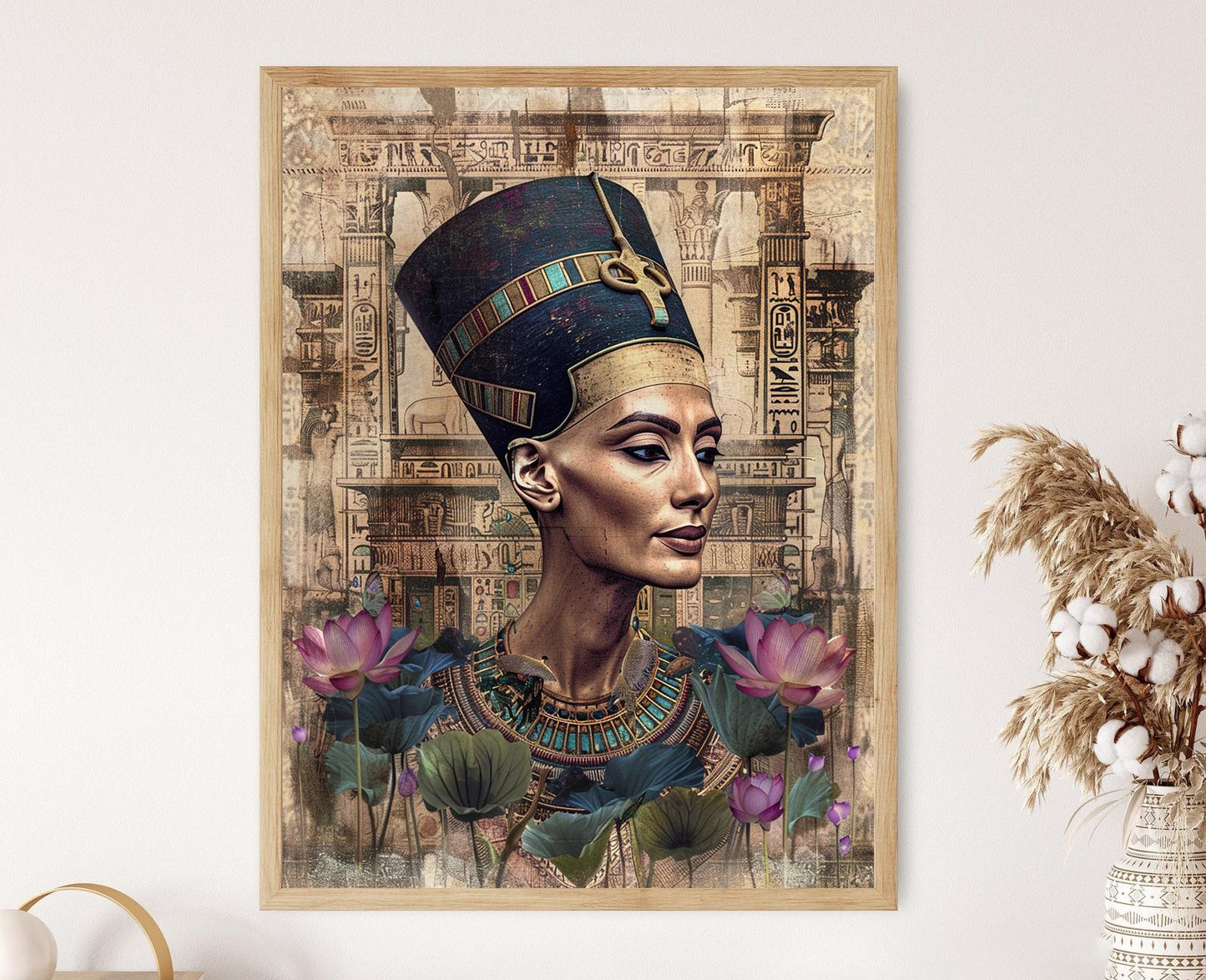 Affiche Nefertiti Éthérée – Art Égyptien Luxueux et Mystique
