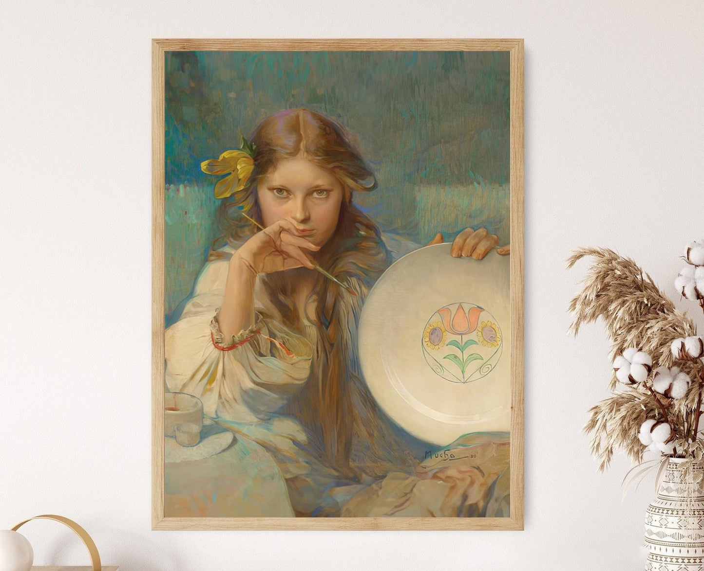 Affiche Fille avec Assiette – Poster de Motif Folk par Alphonse Mucha