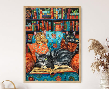 Affiche Chats dans une Bibliothèque Confortable – Peinture Inspirée de Louis Wain