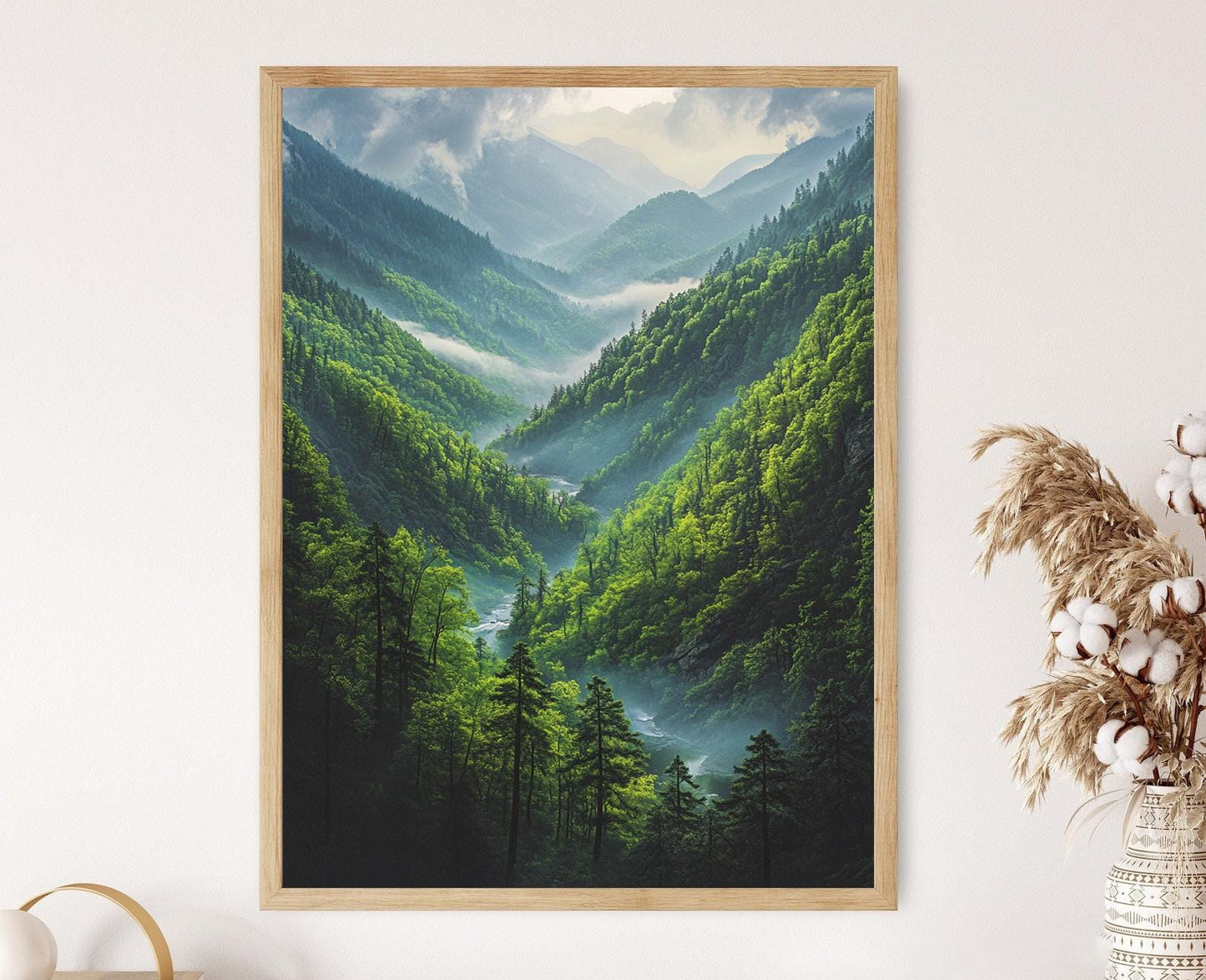 Affiche Montagnes Fumantes – Impression artistique des sommets brumeux et forêts verdoyantes