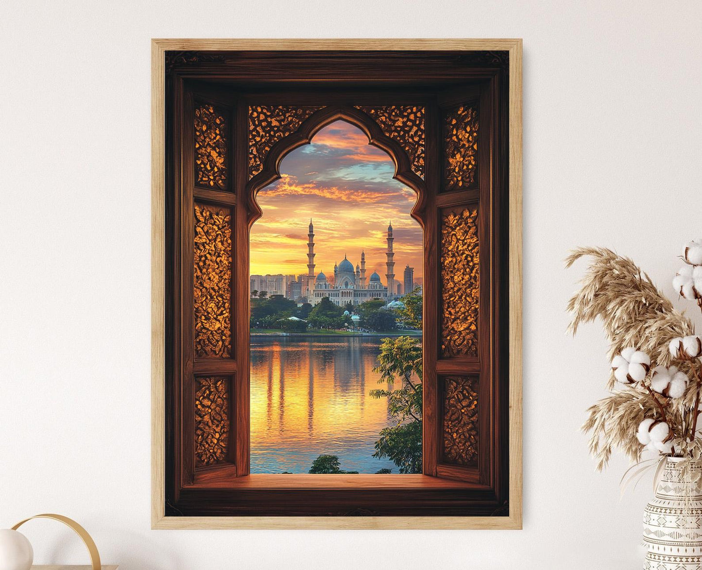 Affiche Johor Bahru : Vue sur la mosquée à travers une fenêtre arabesque