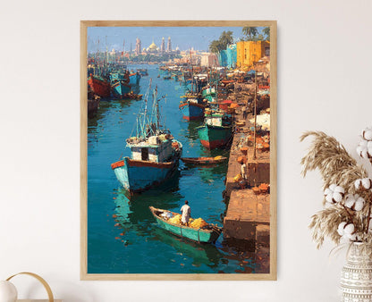 Affiche de Karachi – Impression d'art : Bateaux colorés et skyline côtier