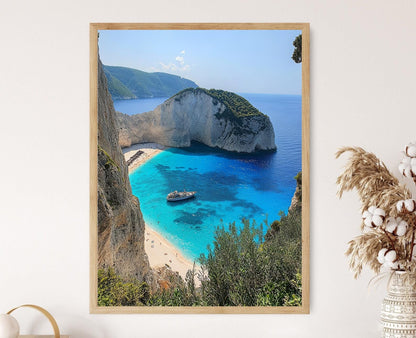 Affiche Grèce – Poster Navagio Beach, crique isolée et falaises majestueuses