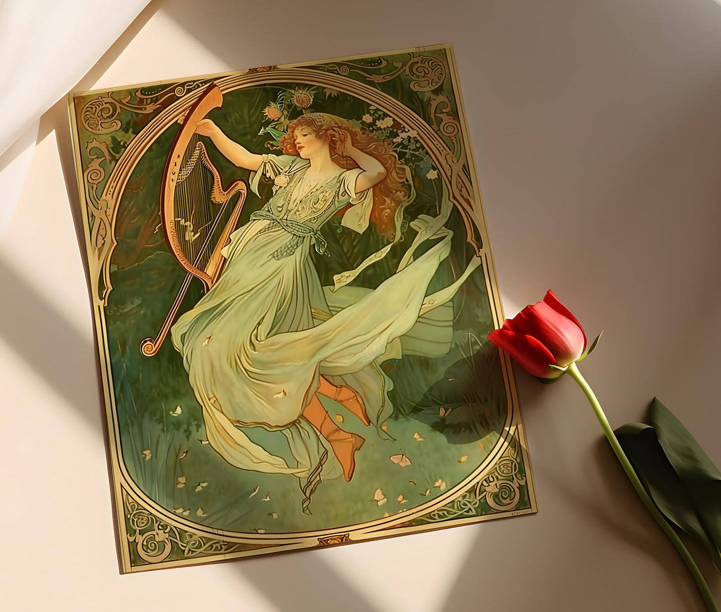 Affiche Art Nouveau Élégante – Illustration Vintage Sophistiquée pour Bureau