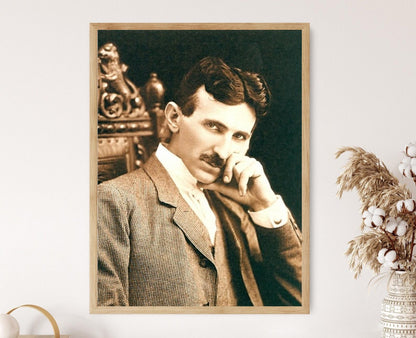 Affiche Nikola Tesla – Portrait Vintage de l'Inventeur, Poster Sépia