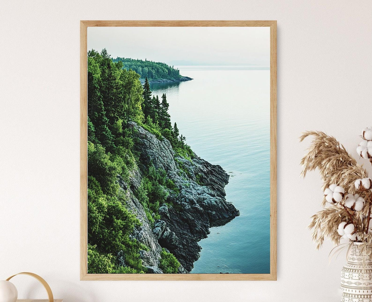 Affiche Lac Supérieur – Poster Étendue d'Eau et Rives Rocheuses