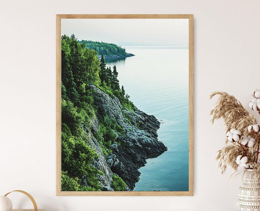 Affiche Lac Supérieur – Poster Étendue d'Eau et Rives Rocheuses