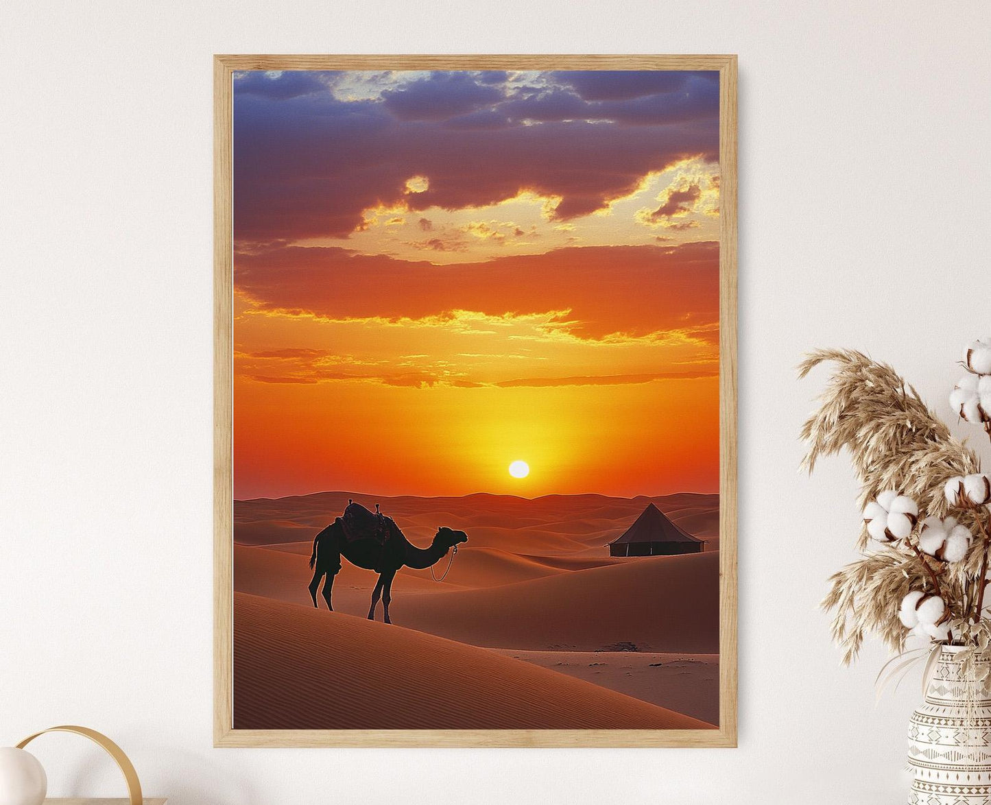 Affiche Désert du Sahara – Poster d'un chameau solitaire sur sable doré