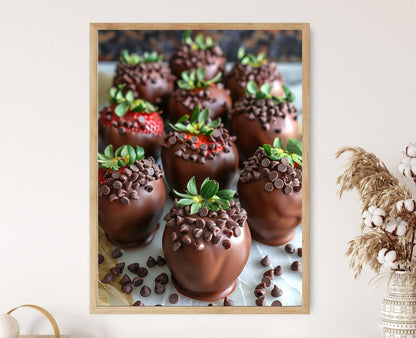 Affiche Fraise Chocolat – Art Mural Délicieux pour Décor de Dessert